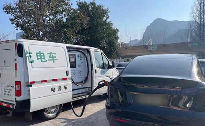 卢氏汽车搭电